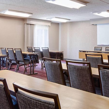 Courtyard By Marriott Dallas Arlington Entertainment District Bagian luar foto