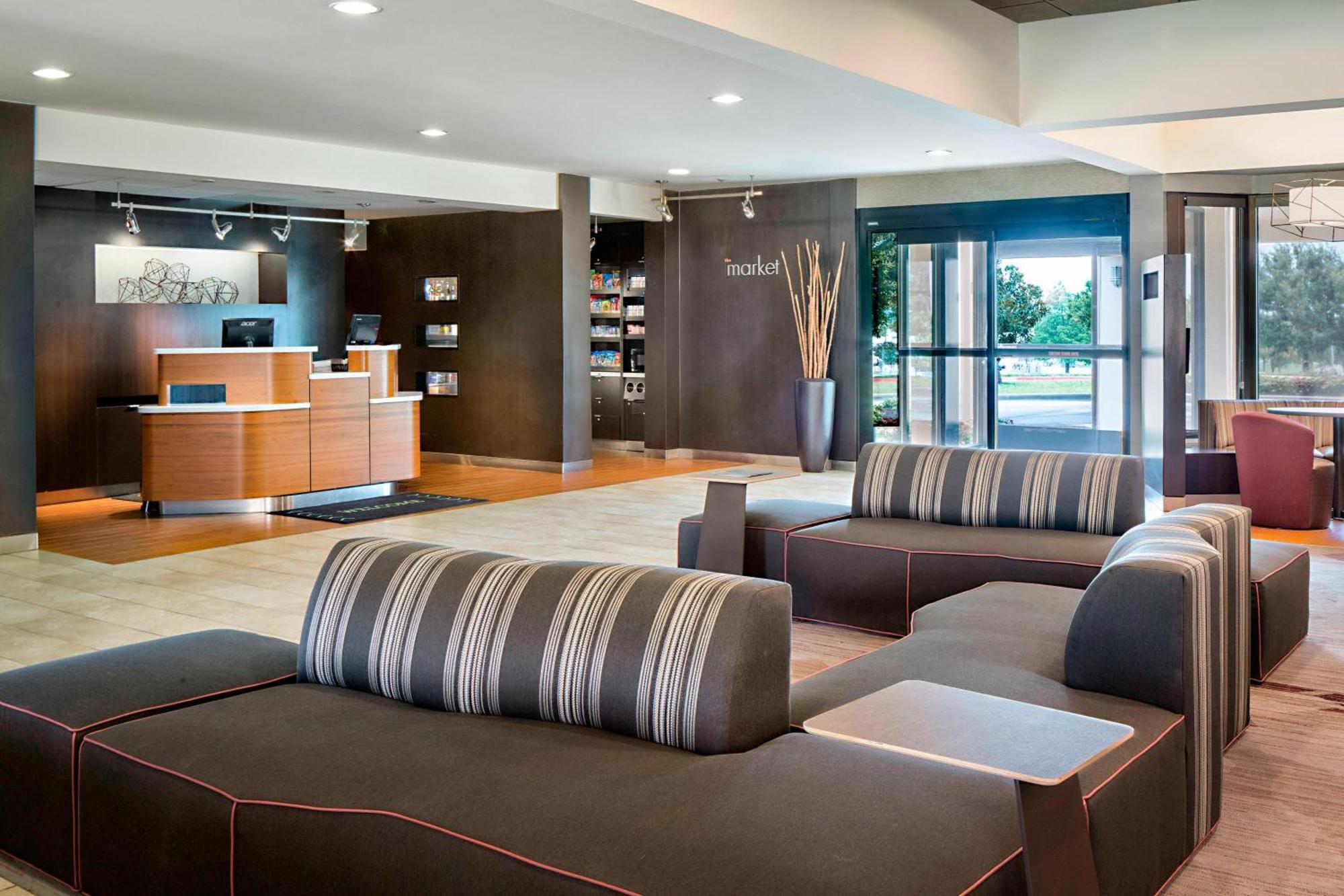 Courtyard By Marriott Dallas Arlington Entertainment District Bagian luar foto