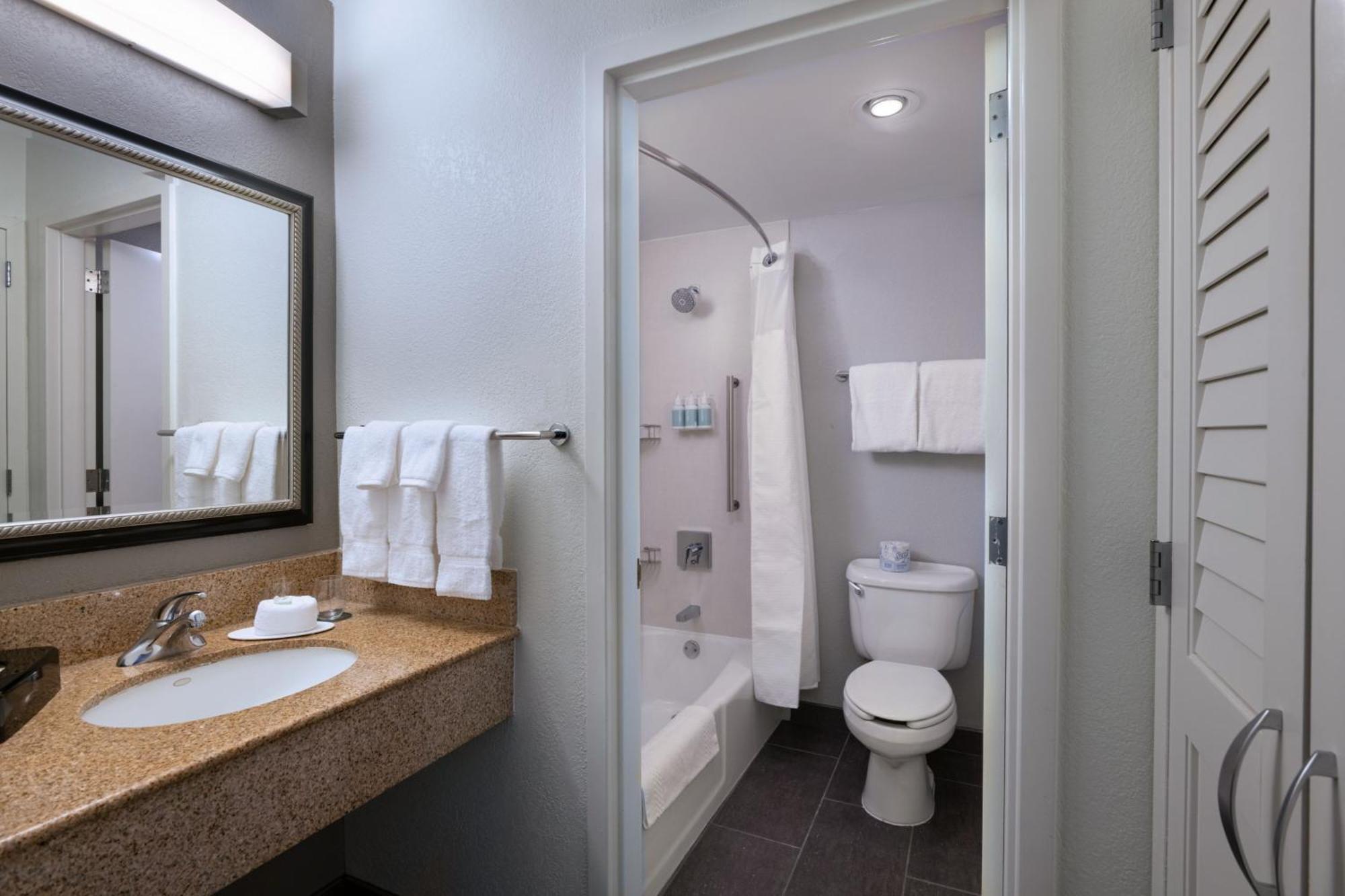 Courtyard By Marriott Dallas Arlington Entertainment District Bagian luar foto