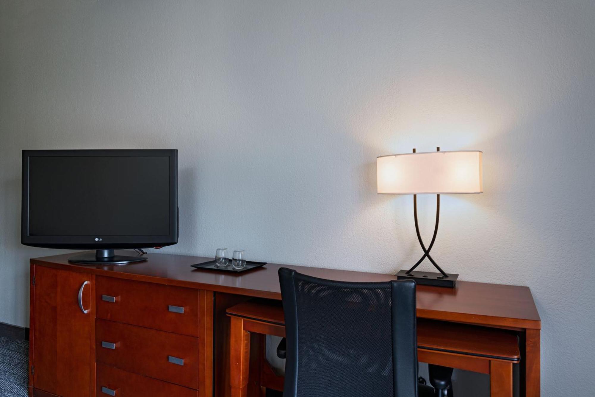 Courtyard By Marriott Dallas Arlington Entertainment District Bagian luar foto