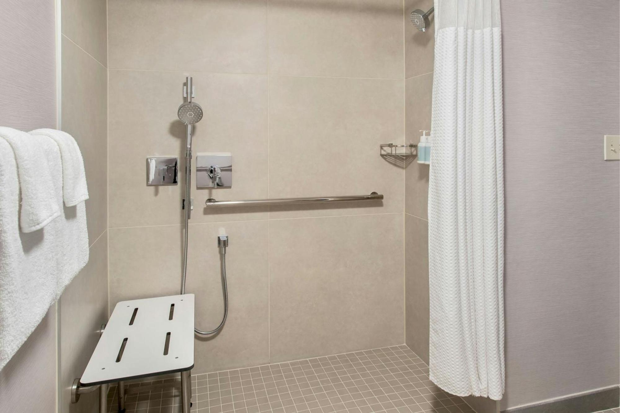 Courtyard By Marriott Dallas Arlington Entertainment District Bagian luar foto