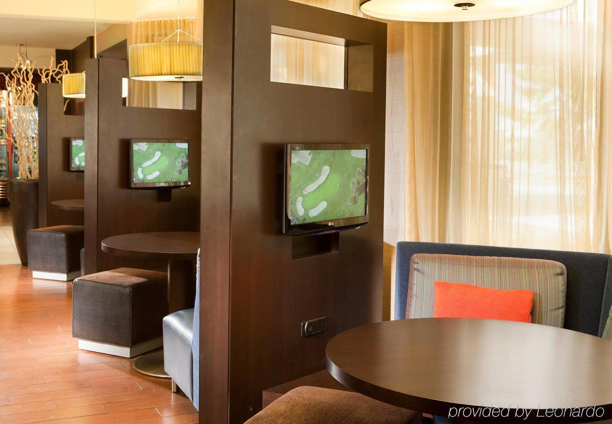 Courtyard By Marriott Dallas Arlington Entertainment District Bagian luar foto
