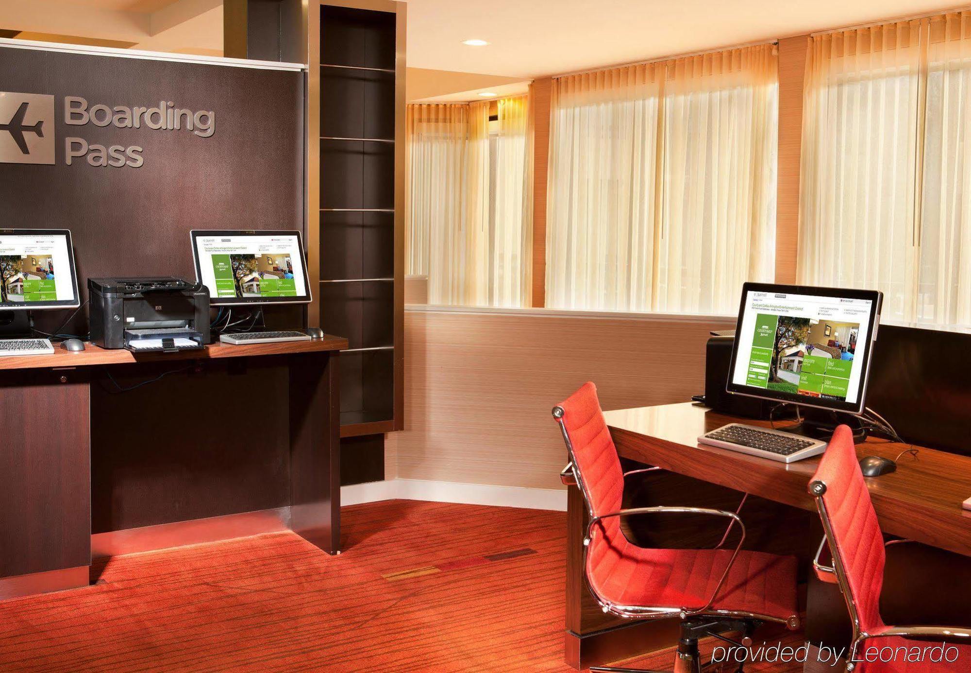 Courtyard By Marriott Dallas Arlington Entertainment District Bagian luar foto