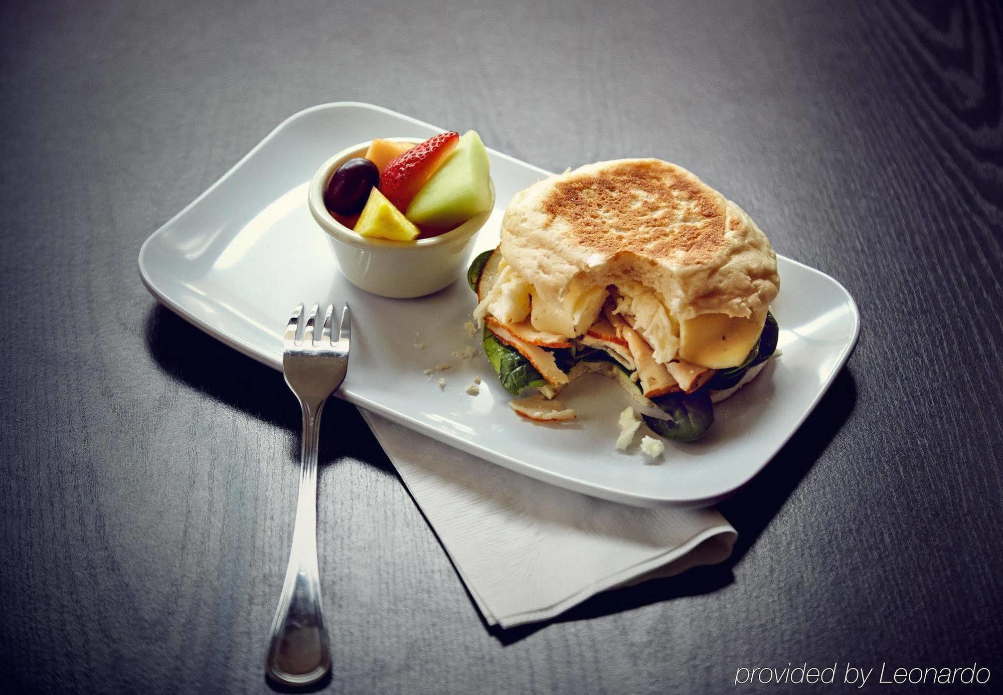 Courtyard By Marriott Dallas Arlington Entertainment District Bagian luar foto