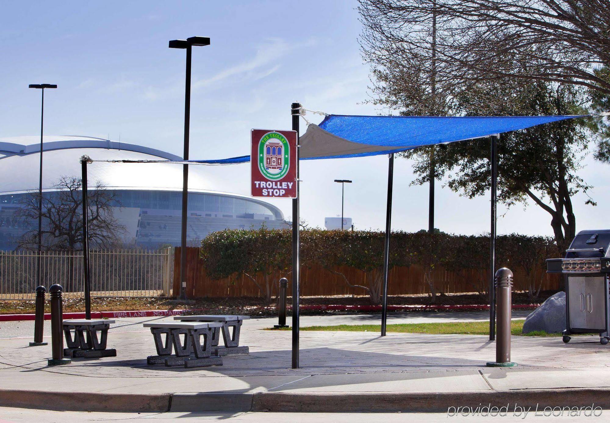 Courtyard By Marriott Dallas Arlington Entertainment District Bagian luar foto