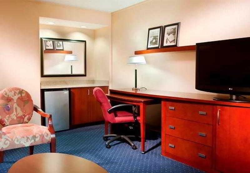 Courtyard By Marriott Dallas Arlington Entertainment District Ruang foto