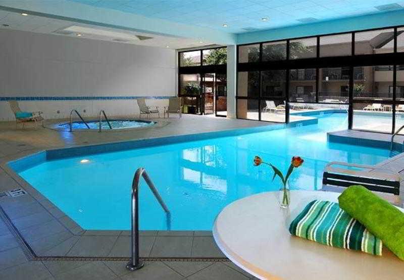 Courtyard By Marriott Dallas Arlington Entertainment District Bagian luar foto