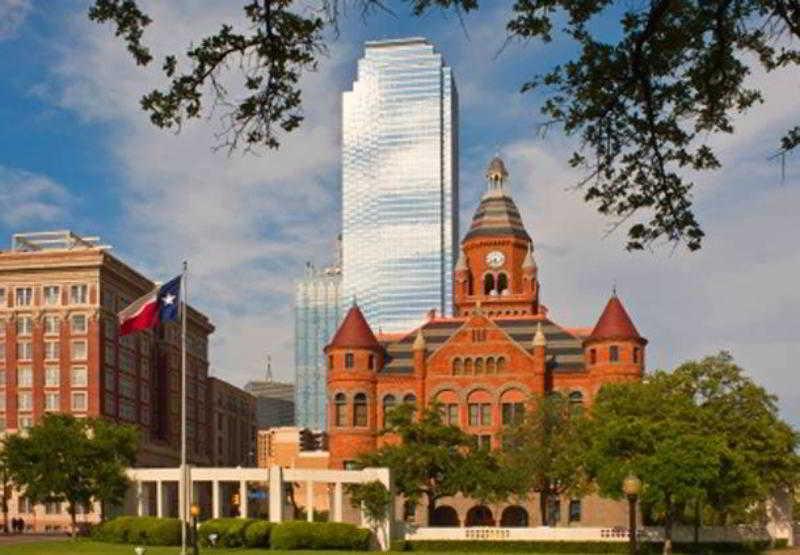 Courtyard By Marriott Dallas Arlington Entertainment District Bagian luar foto