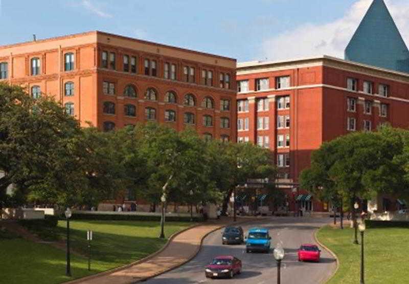 Courtyard By Marriott Dallas Arlington Entertainment District Bagian luar foto