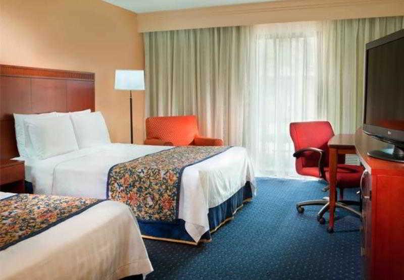 Courtyard By Marriott Dallas Arlington Entertainment District Ruang foto