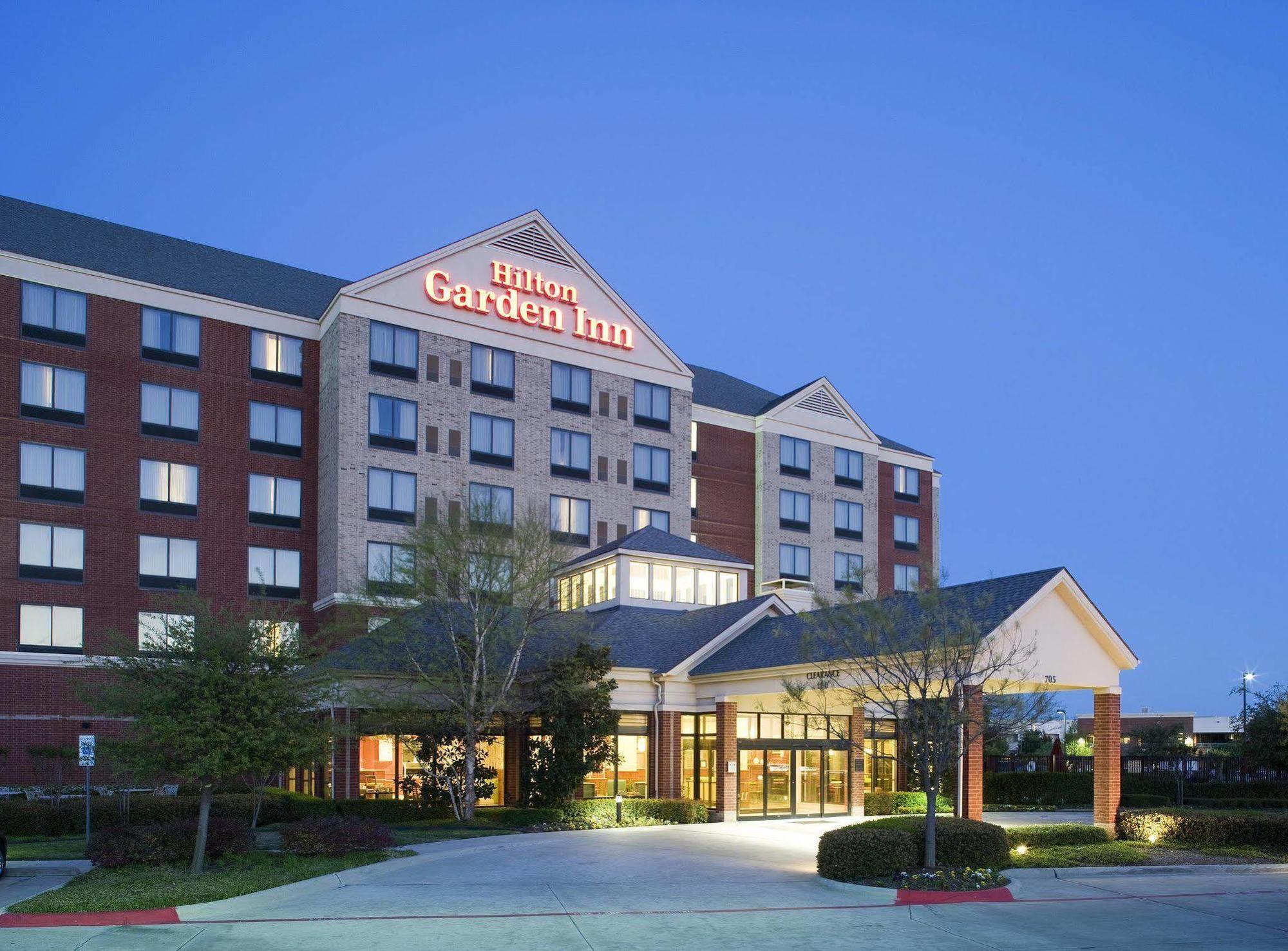 Courtyard By Marriott Dallas Arlington Entertainment District Bagian luar foto